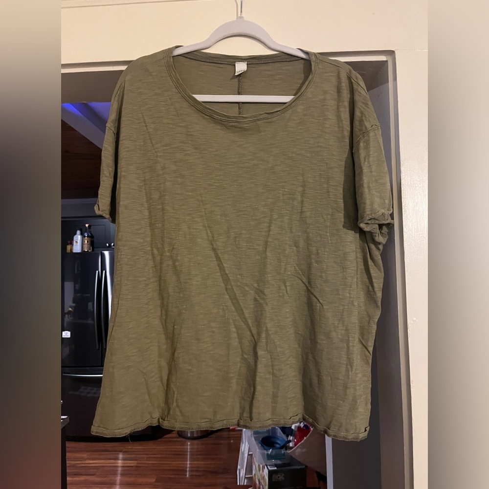 Army green boxy tshirt